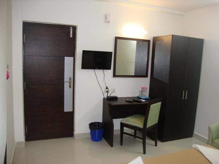 Seaqueen Residency Hotel Chennai Bagian luar foto