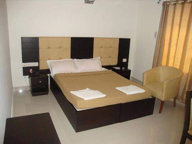 Seaqueen Residency Hotel Chennai Bagian luar foto