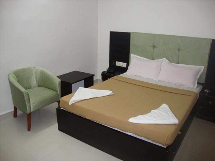 Seaqueen Residency Hotel Chennai Bagian luar foto