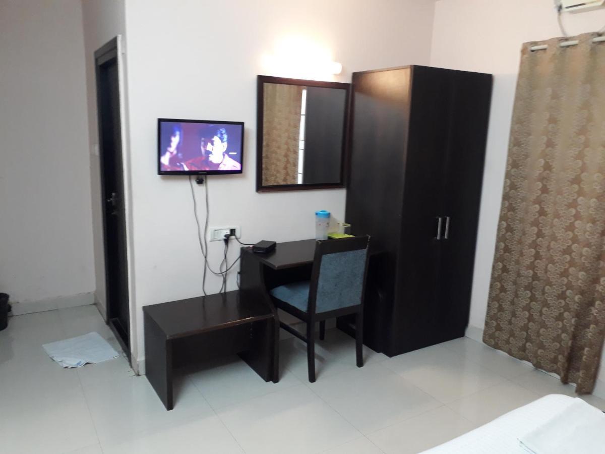 Seaqueen Residency Hotel Chennai Bagian luar foto
